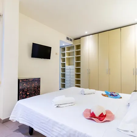 Capri Luxury Holidays Suites, Playa De Cristianos Appartement